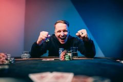 德州进阶技巧：如何将短筹码转化为强大的制胜武器