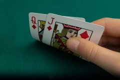 德扑常规桌拿到同花QJ怎么玩？一篇文章讲清楚