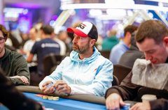 丹牛5小时被淘汰5次，第6次续命后艰难晋级WSOP超级主赛Day2