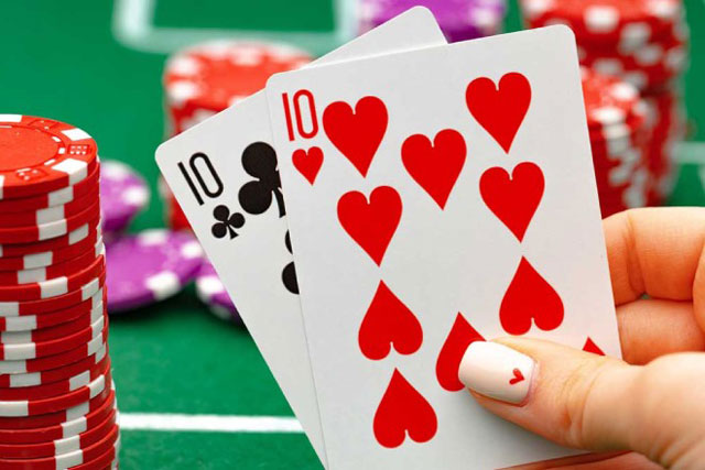 德州对局分析:这手对10看似玩得怂,却是真正的高手打法