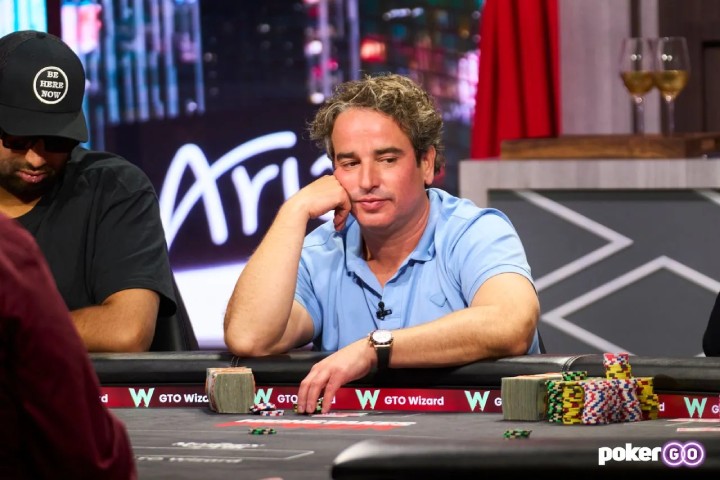 不看底牌“盲推”上瘾?醉酒豪客跑马连输,惨遭Robl“血洗”