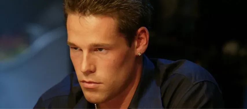 在那些辉煌的日子里,Patrik头上还有头发,耳朵上还戴着耳环。