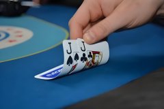 德州对局分析：这手JJ在K-K-8翻牌面被加注，为什么必须跟？