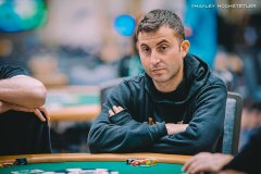 从篮球梦到扑克直播传奇：Ryan Feldman的逆袭之路