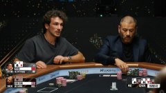 德州27游戏中当对手亮出一张7，你敢抓鸡吗？