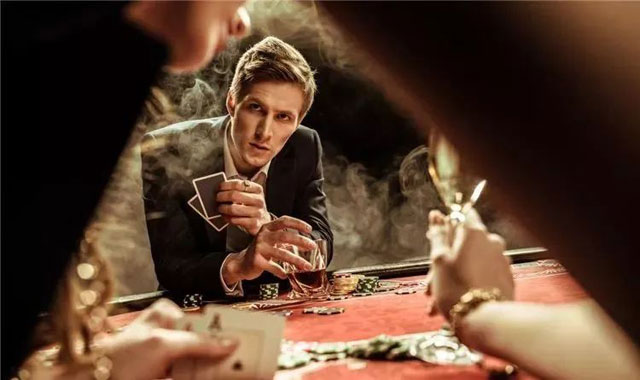 一次失误,一晚上白打?德扑游戏中犯错的连锁效应