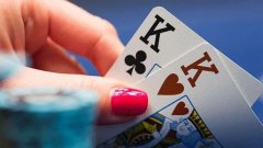 德州对局分析：KK翻牌发出A，如何判断该打还是该弃？