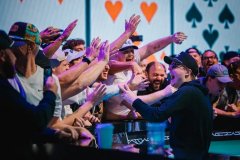 2026年WSOP主赛决赛桌诞生，22岁黑马手握1.94亿筹码断层领跑