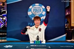 喜报！中国选手余磊以9BB逆风翻盘夺得WSOP金手链