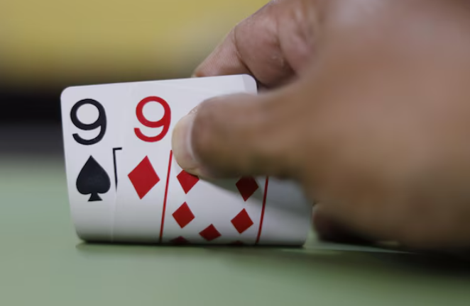 德州对局分析:拿着这手99,你能赢得比他多吗?